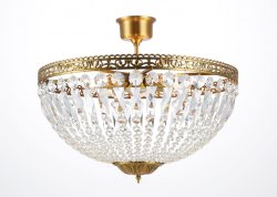 Classic Ø55 krystal Fra Norrsken Design - De funklende krystaller reflekterer lyset på en fortryllende måde og skaber en smuk glød i rummet.