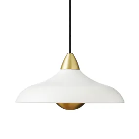 Urban Wide Ø36 Hvid loftslampe Fra Superliving - Forbedre dit hjem med den moderne Urban Wide pendel, en stilfuld kombination af mat hvid finish og elegante messingdetaljer.
