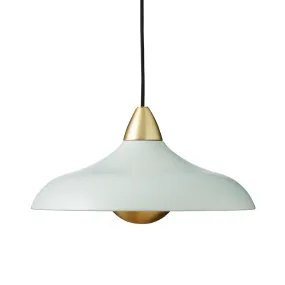 Urban Wide Ø36 Lysegrøn loftslampe Fra Superliving - Forbedre dit hjem med den moderne Urban Wide pendel, en stilfuld kombination af mat lysegr&oslash;n finish og elegante messingdetaljer.
