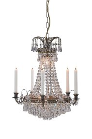 Läckö Ø45 Antik krystal Fra Markslöjd - Slik&ouml; er en vintage krystal lysekrone med smukke detaljer og en ramme i antik farvet metal.