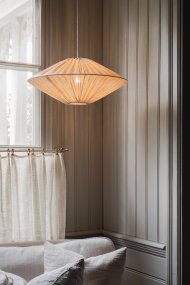 Figo Skærm Ekskl. Ophæng Ø58 Sand loftslampe Fra Alde & Lind - Stoffet er lavet af genbrugspolyester, men har et flot "h&oslash;rlook" i farven "sand".