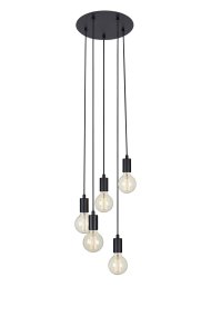 Sky Ø32 Sort loftslampe Fra Markslöjd - Loftslampe fra Sky-serien, med fem lamper i sort metal og sort tekstilledning, der hænger i forskellige niveauer fra et rundt loftbeslag.