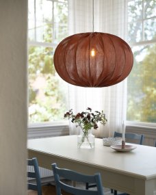 Moon Skærm Ekskl. Ophæng Ø78 Rust loftslampe Fra Alde & Lind - Moon er en rund loftslampeskærm med metalramme og stof i en varm rustfarve.