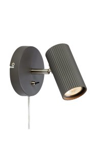 Costilla Grå læselampe Fra Markslöjd - Costilla&nbsp;væglampen har et moderne og industrielt design med en stilfuld, ribbet skærm i mørkegrå.