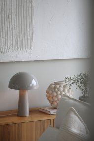 Mantar 36cm Greige bordlampe Fra Markslöjd - Bordlampe i gr&aring;farvet metal med en skinnende finish.