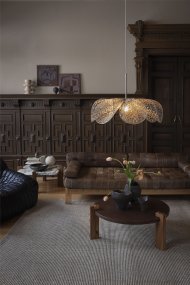 Styrka Ø75 Flerfarvet loftslampe Fra Markslöjd - Loftlampe i et udtryksfuldt leopardm&oslash;nster i sort og beige, med en blomsterlignende form i bananfiber, der giver et bl&oslash;dt og dekorativt indtryk.