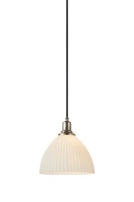 Ro Ø18 Hvid vindueslampe Fra Markslöjd - Ro bliver en dekorativ detalje i vinduet og skaber en varm og indbydende atmosf&aelig;re i rummet.