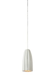 Clay Ø8 Hvid vindueslampe Fra Markslöjd - Den kompakte st&oslash;rrelse g&oslash;r Clay perfekt til vinduet, hvor den skaber et behageligt lys og bliver en dekorativ detalje b&aring;de t&aelig;ndt og slukket.