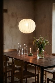 Solia Ø50 Hvid loftslampe Fra Markslöjd - Solia er en elegant pendellampe med en bl&oslash;d, rund form og et stilfuldt skandinavisk udtryk.