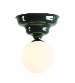 Wave Ø17 Mørkegrøn plafond Fra Artera - Den har en mørkegrøn ramme med et blødt bølget design og en rund hvid glasskærm, der spreder et behageligt og jævnt lys i rummet.