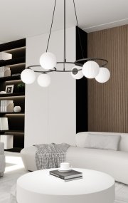 Libra 88cm Hvid loftslampe Fra Emibig Lighting - Den er opbygget af tre ringe, der giver et let og harmonisk udtryk, mens de opalglaskupler spreder et bl&aelig;ndfrit og behageligt lys, der skaber en hyggelig atmosf&aelig;re.