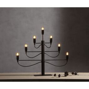 Milano Sort Fra Star Trading - Stilfuld og moderne lysestage i matsort metal med plads til 7 lyskilder.