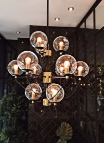 Perla 12 Ø78 Sort/messing loftslampe Fra Hallbergs - Lampens størrelse er den samme, det er kun røret, der har forskellige længder, som du kan købe og selv ændre under monteringen.