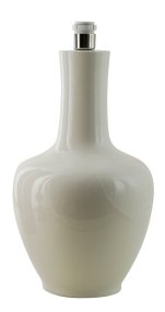 Dilbar 54cm Vit lampefod Fra Hallbergs - Den mjukt rundade kroppen kombineras med en h&ouml;g, smal hals och skapar en klassisk silhuett med moderna inslag.
