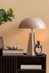 Amplio 55cm Greige bordlampe Fra Leitmotiv - Den er lavet af metal med en blank grå finish og elegante messingdetaljer, der giver et sofistikeret udtryk.