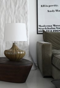 Harmony 40cm Olivgrön lampefod Fra Hallbergs - Harmony lampfot &auml;r en dekorativ lampfot i keramik med en mjuk, rundad form och vackert r&auml;fflad struktur.