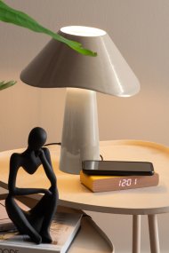 Ameno 33cm Beige bordlampe Fra Leitmotiv - Ameno er en stilfuld bordlampe i metal med en blank beige finish, der giver et blødt og harmonisk udtryk.