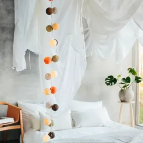 Irislights Morning mist 35-lights Flerfarvet Fra Irislights - Lysk&aelig;den er en dekorativ detalje, uanset om den er t&aelig;ndt eller slukket, og den kan h&aelig;nges og placeres p&aring; mange forskellige m&aring;der!