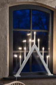 Ariele Hvid Fra Markslöjd - Stilfuld klassisk adventslysestage i hvid med 7 lys.