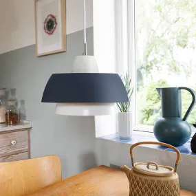 Trio Ø28 Mørkegrå loftslampe Fra Superliving - I en smuk kombination med de tre sk&aelig;rme giver Trio pendlen dig en moderne lampe, som du kan bruge over dit spise- eller k&oslash;kkenbord.