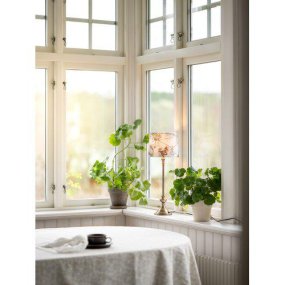 Andrea 70cm Beige bordlampe Fra PR Home - Andrea bordlampen skaber sammen med Kr&auml;ftfangst lampesk&aelig;rmen et elegant look og bliver blikfanget i rummet.