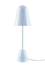 Blåklockan 50cm Lyseblå bordlampe Fra Globen Lighting - Den Blå Klokke er en elegant og tidløs bordlampe i jern med en højglans lyseblå finish.