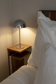 Icon 36cm Chrom Fra Globen Lighting - Icon er en p&aelig;n og letplaceret bordlampe.