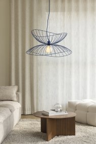 Ray Ø70 Blå loftslampe Fra Globen Lighting - De to skærme kan arrangeres på forskellige måder - enten placeret oven på hinanden eller monteret inden i hinanden for at skabe en lavere pendel.