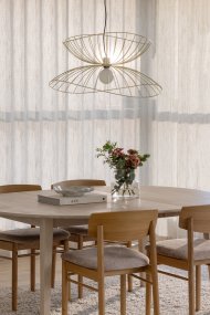 Ray Ø70 Børstet messing loftslampe Fra Globen Lighting - De to skærme kan arrangeres på forskellige måder - enten placeret oven på hinanden eller monteret inden i hinanden for at skabe en lavere pendel.