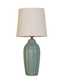 Lyon 40cm Turkis bordlampe Fra PR Home - Med sit stilfulde og indbydende design passer Lyon lige godt p&aring; et sidebord, natbord eller i et vindue, hvor den bliver et dekorativt og stemningsfuldt element i b&aring;de klassiske og moderne hjem.
