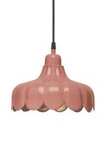 Wells Ø24 Mørk lyserød Fra PR Home - Den blev inspireret af en blomst og skabte denne serie i flere modeller og farver.