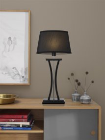 New Chelsea 60cm Sort bordlampe Fra Cottex - Ny Chelsea XL bordlampe i sort træ&auml; med kromdetaljer og en elegant oval skærm, der giver en blød og behagelig belysning.