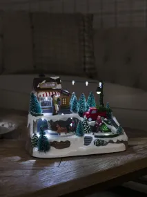 Mekanisk Juledekoration Med Juletræssalg 17cm Flerfarvet Fra Konstsmide - Skab en livlig julestemning med denne mekaniske juledekoration &ndash; en charmerende scene med juletr&aelig;er i vinterdragt.