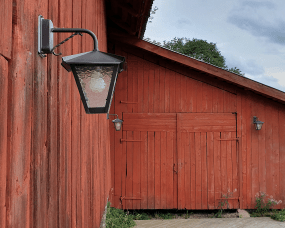 Gustav ned Oxideret kobber udendørslampe Fra Westal - Vælg mellem en opadgående eller nedadgående lanterne i lakeret og anti-rust finish, eller i storslået oxideret kobber.