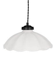 Alva Ø30 Hvid loftslampe Fra Globen Lighting - Den &oslash;verste del, der omslutter keramikken, er lavet af sort metal og matches af et 120 cm sort snoet tekstilkabel og sort loftskop af plast.