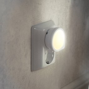 Natlampe Sensor LED Hvid børnelampe Fra Star Trading - En praktisk natlampe, der giver et blødt og behageligt lys på 4 lumen.