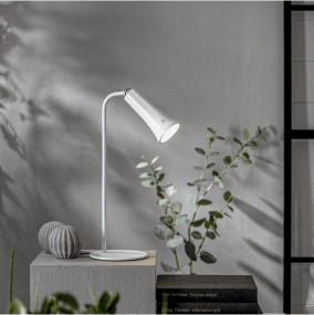 Functional 38cm Hvid bærbar Fra Star Trading - Lampen har en touch-funktion til justering af lysstyrke og valg af LED-farve, kølig hvid, varm hvid eller dagslys.