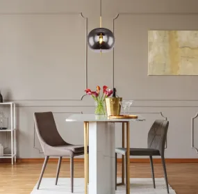 Blacky Ø30 Messing Fra Globo Lighting - En stilren armatur som skapar en st&auml;mningsfull och elegant belysning i ditt hem,&nbsp;perfekt i vardagsrum eller matsal.