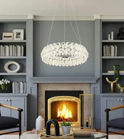 Diann Ø60 Chrom loftslampe Fra Globo Lighting - Med en diameter p&aring; 60 cm och en imponerande ljusstyrka p&aring; 4460 lumen ger den en kraftfull och j&auml;mn belysning.