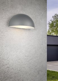 Maas 27cm Antracit udendørslampe Fra Trio Lighting - Maas er en stilfuld v&aelig;glampe med en bl&oslash;dt afrundet form i en moderne antracit nuance.
