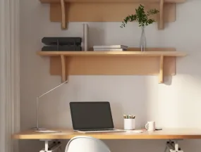 Carlo 40cm Nikkel skrivebordslampe Fra Globo Lighting - Den inbyggda dimmerfunktionen l&aring;ter dig anpassa ljusstyrkan, medan touchstr&ouml;mbrytaren g&ouml;r anv&auml;ndningen smidig - idealisk f&ouml;r moderna hem d&auml;r b&aring;de funktion och estetik &auml;r viktiga.