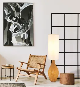 Anko Brun gulvlampe Fra Globo Lighting - Den rundade designen i plast med en dekorativ rottinglook ger en naturlig charm, medan den vita textilsk&auml;rmen sprider ett mjukt och behagligt ljus.