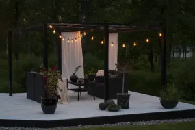 Lyskæde, ravfarvet LED, 10m Sort Fra Konstsmide - IP44-klassificeret og holdbar nok til b&aring;de indend&oslash;rs og udend&oslash;rs brug.