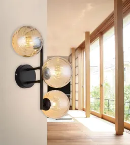 Conor 36cm Rav væglampe Fra Globo Lighting - Conor v&auml;gglampa i mattsvart med amberf&auml;rgade glassf&auml;rer ger en modern och elegant touch till vilket rum som helst.