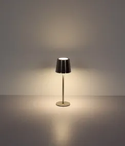 Vancouver 28cm Nikkel bærbar Fra Globo Lighting - Den er lavet af mat nikkelmetal med en opal plastskærm og giver et stilfuldt og sofistikeret indtryk.