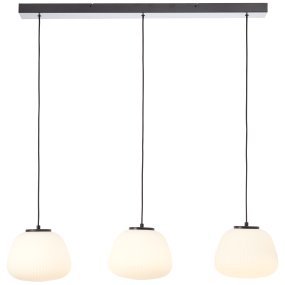 Kaizen 105cm Hvid loftslampe Fra Brilliant - Kaizen pendel med tre lyspunkter kombinerer elegant metal og hvidt riflet glas for at skabe et stilfuldt og tidløst design.