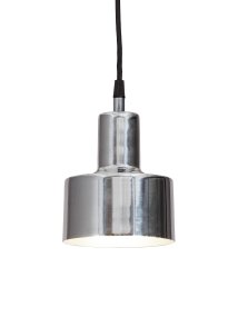 Solo Ø13 Krom vindueslampe Fra PR Home - Den skinnende kromfinish giver lampen en eksklusiv karakter, hvilket g&oslash;r den til en stilfuld tilf&oslash;jelse til vinduet eller andre mindre rum.