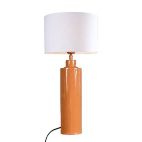 Solo 65cm Orange bordlampe Fra PR Home - Solo lampefod i højglans orange finish kombineres med en cylindrisk hvid lampeskærm for et stilfuldt og moderne udtryk.
