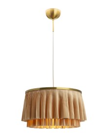 Ophelia Ø40 Beige Fra By Rydéns - N&aring;r lampen t&aelig;ndes, spredes et bl&oslash;dt og atmosf&aelig;risk lys, der skaber en varm og hyggelig atmosf&aelig;re i rummet.