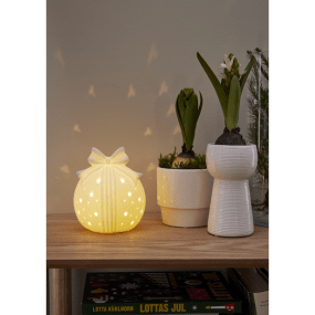 Rozy 14cm Hvid Fra Star Trading - Fin borddekoration i hvid porcel&aelig;n.